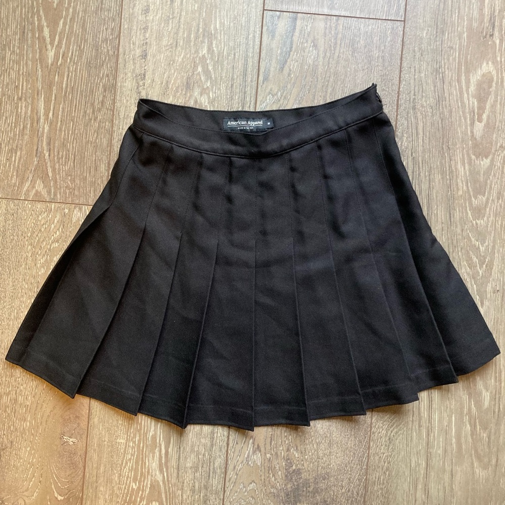 American Apparel black pleated skirt